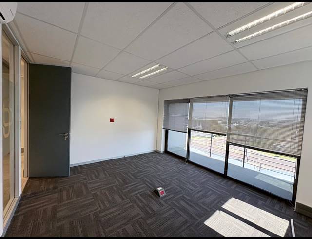 442M² OFFICE TO LET IN VORNA VALLEY